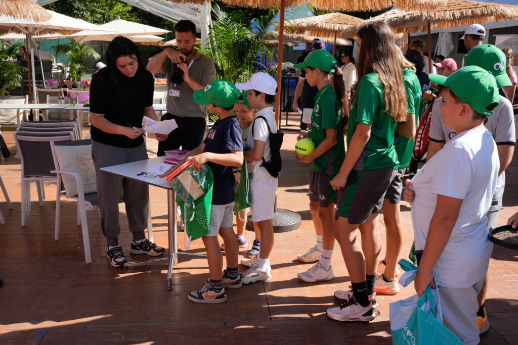 Ons Jabour et ballkids